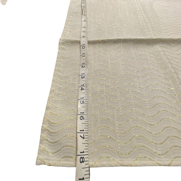 Set of 4  Napkins 18" Cream Beige Ecru & Gold Wave design - Picture 7 of 7